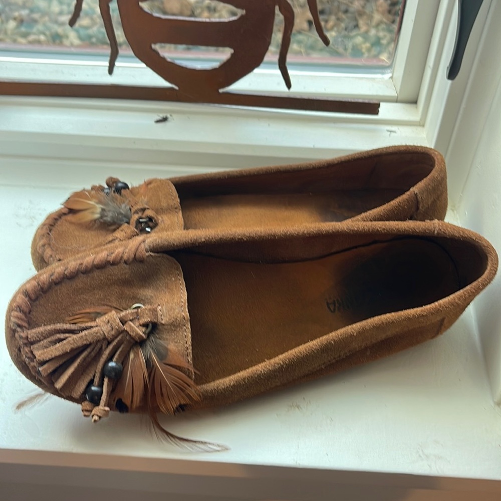 Minnetonka Mocs Leather Flats With Beads 7 EUC